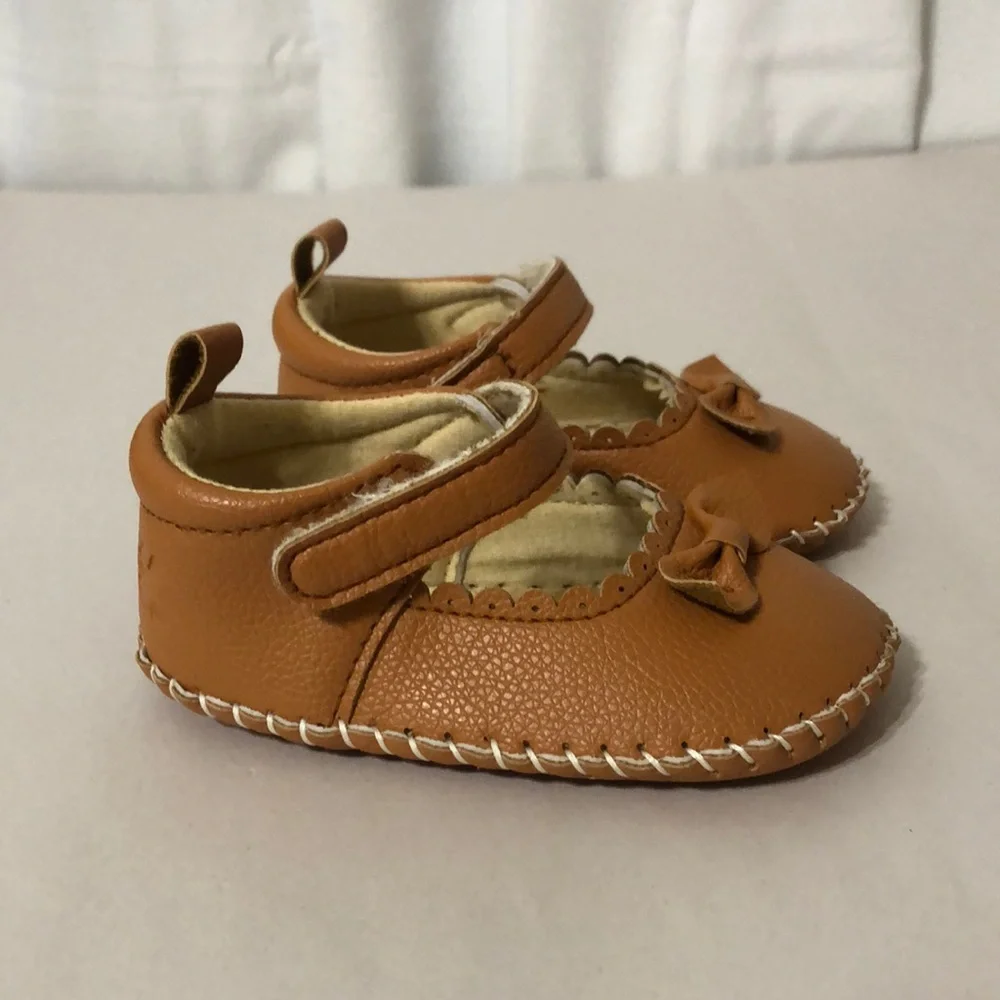 Lucky Brand Tan Velcro Bow Crib Dress Shoes size 4